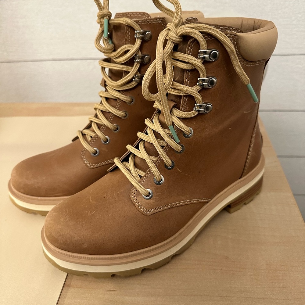Sorel Lennex boots